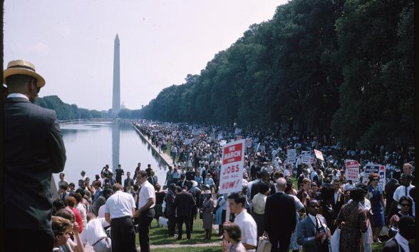 Large gathering of people near Washington monument 